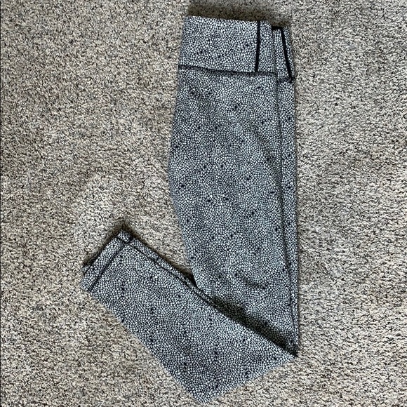 Lululemon Wonder Under Size 6 - Picture 2 of 4